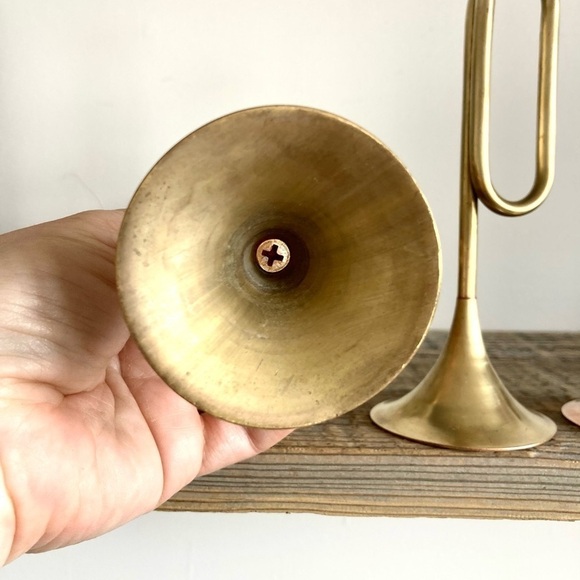 Brass bugle horn candlesticks - Picture 2 of 5
